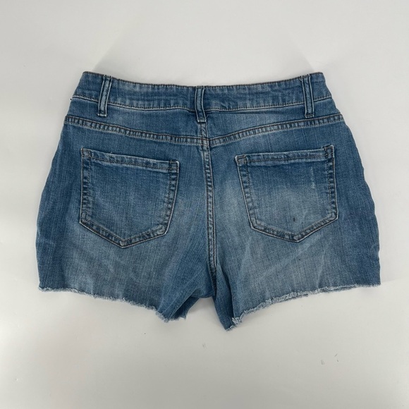 Time & Tru Cut Off Distressed Jean Shorts Size 6 Women’s - Picture 3 of 4